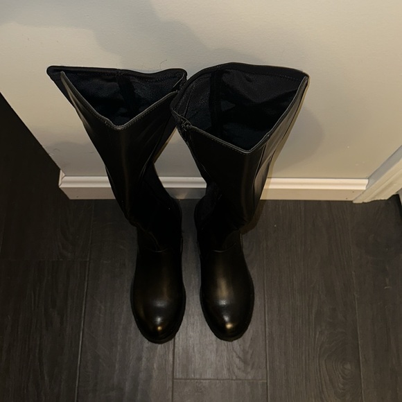 Tall leather boots - Picture 3 of 4